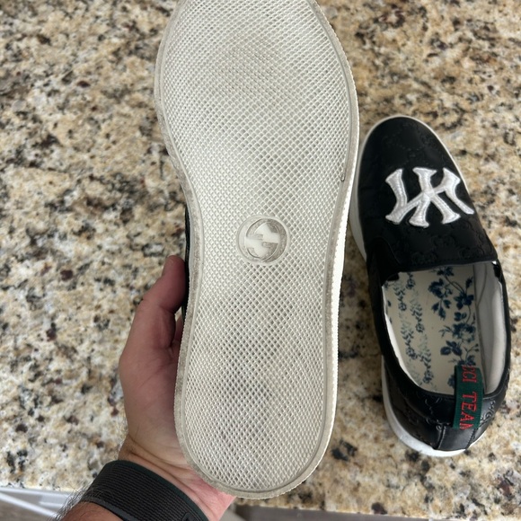 Mens Gucci Slip on Shoes. NY Logo. Good used condition. Love them but too small - Picture 10 of 11